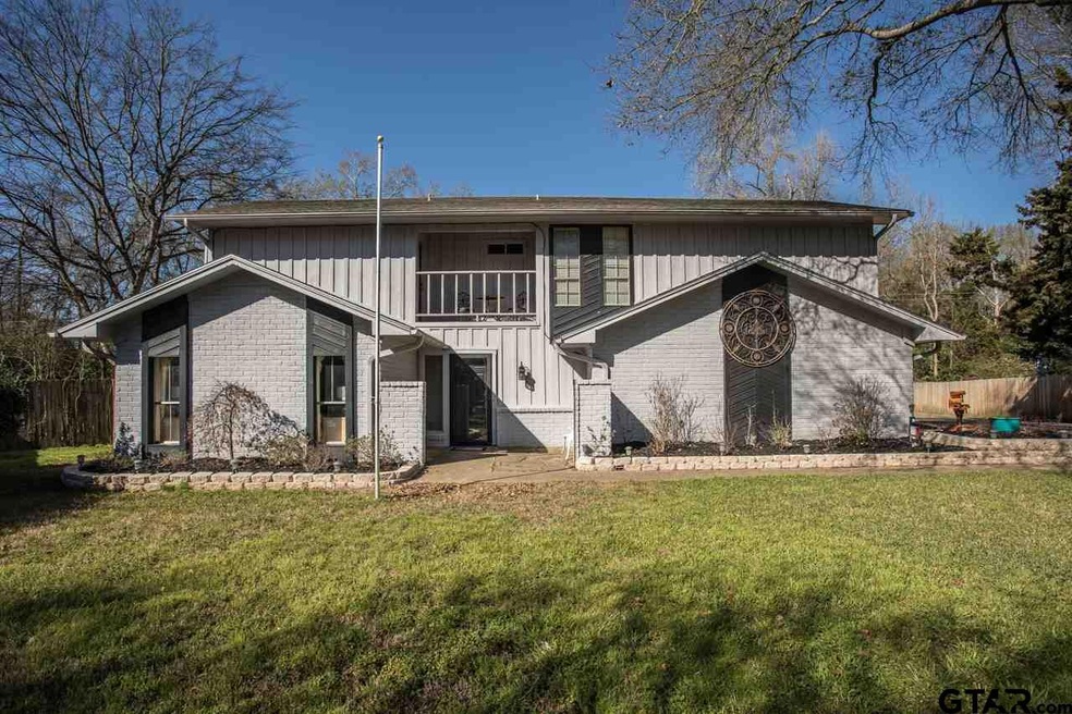 322 322 Brookwood Dr, Tyler, TX 75701 - photo 1