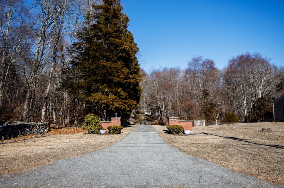 FABULOUS 1.4 ACRES OF PICTURESQUE PRIVACY