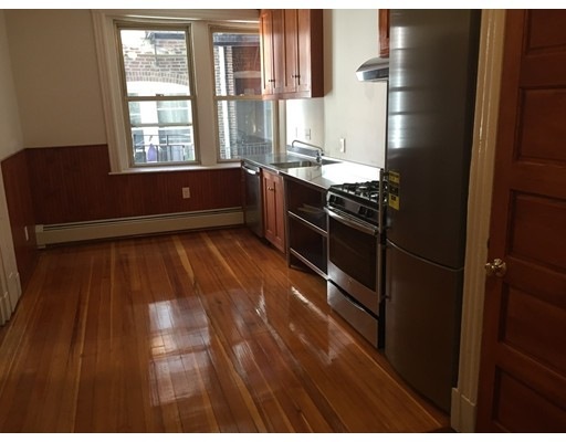 9 Thacher Ct unit 4, Boston, MA 02113 - photo 1