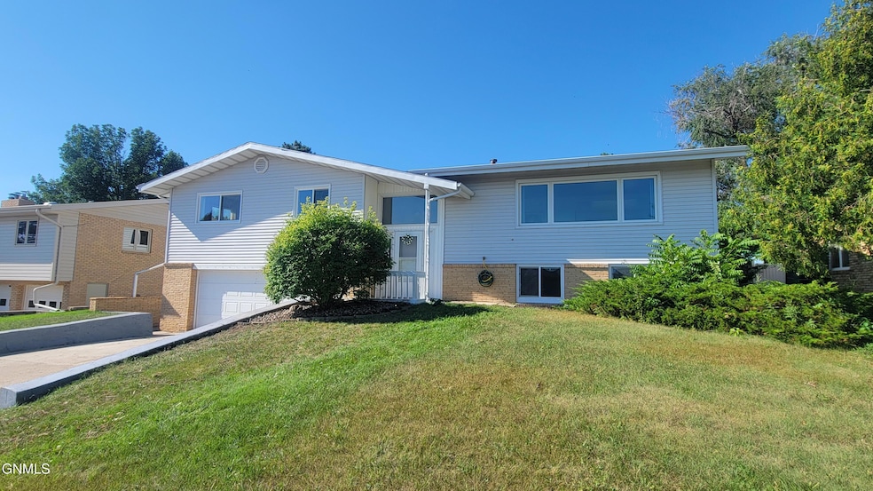 For Sale $319,900 • Co-Listing Agent