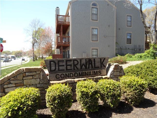 12027 W 58th Place unit J, Shawnee, KS 66216 - photo 1