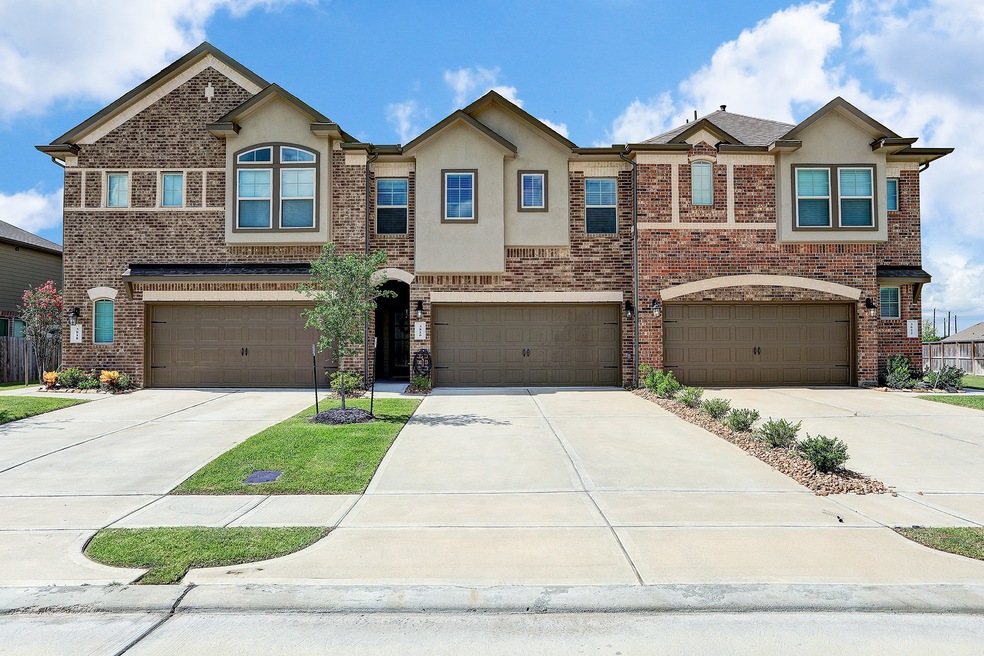 3820 Lancer Cir, Pearland, TX 77581 - photo 1