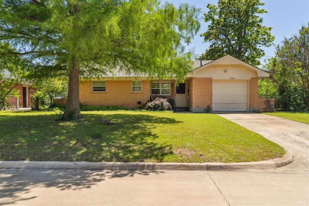 1702 Denison Dr, Norman, OK 73069 - photo 1