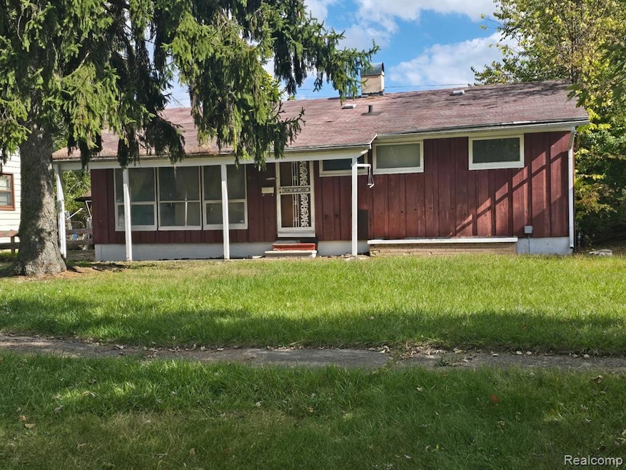 3330 Maywood Dr, Flint, MI 48504 - photo 1