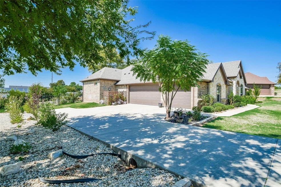 3902 Homestead Ct, Granbury, TX 76049 - photo 1