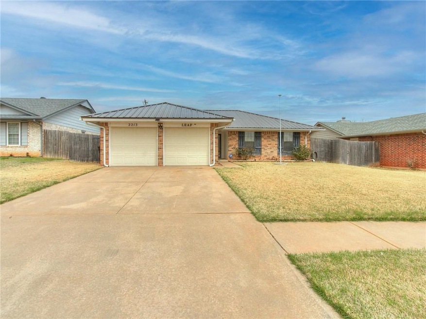 2213 Leaf Dr, Moore, OK 73160 - photo 1