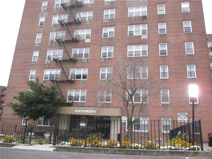 52 Yonkers Terrace Owners Corp. unit 4N, Yonkers, NY 10704 - photo 1