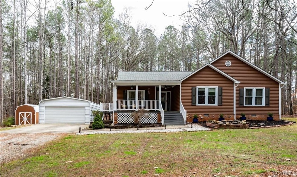 View of front facade featuring a front yard, a gar