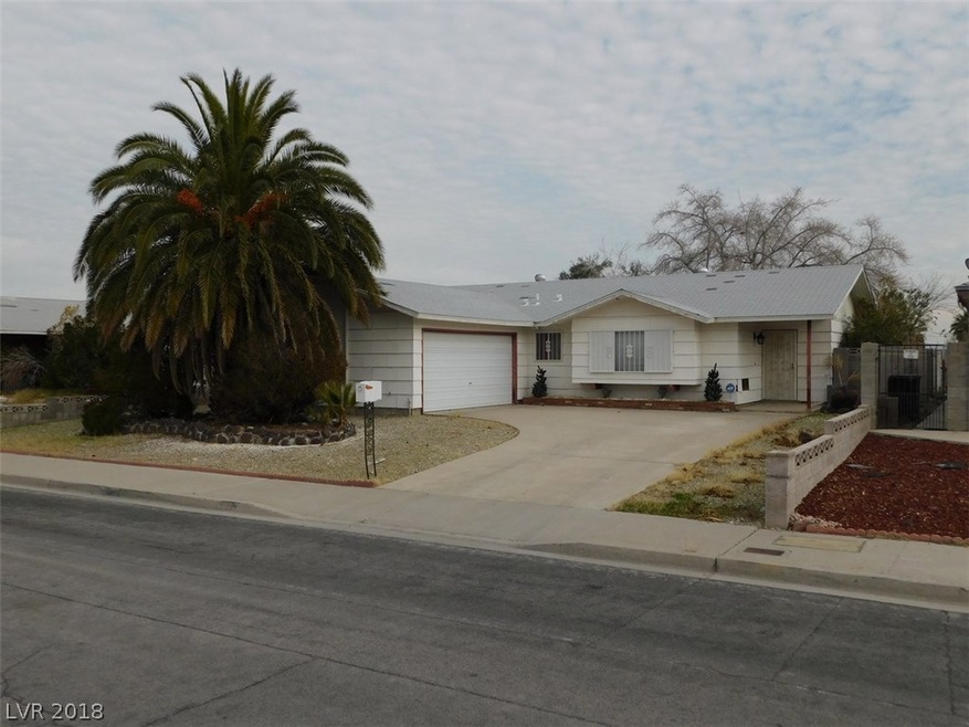 1437 sqft 3/2/2-car, 1-story home near W. Charlest