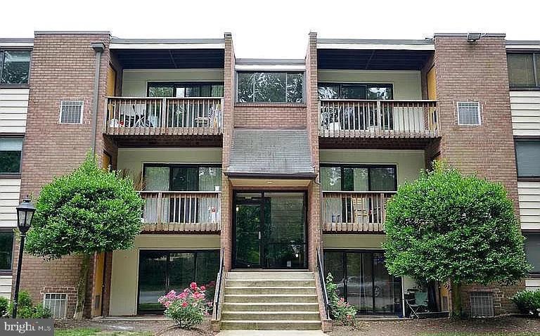 10725 West Dr unit 101, Fairfax, VA 22030 - photo 1