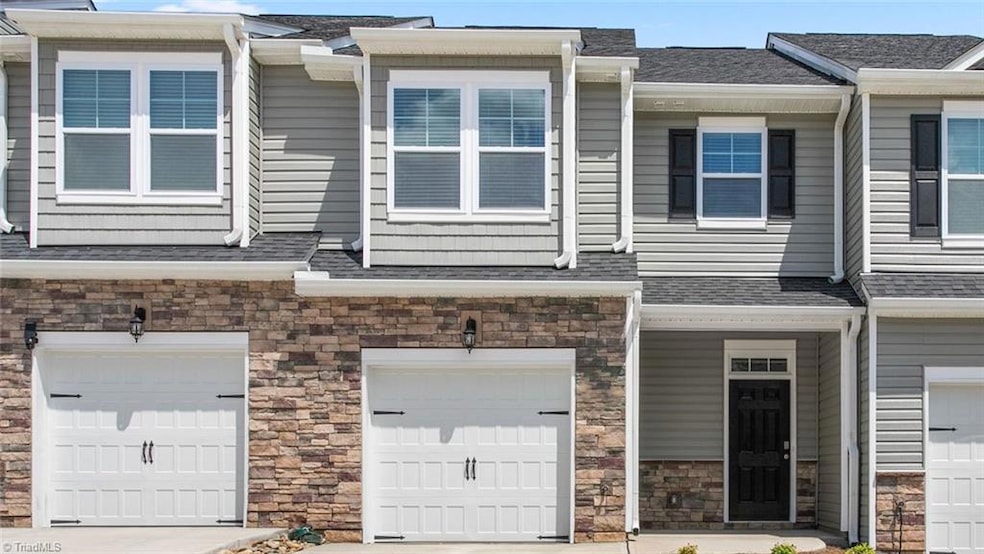 *photos are of model home and are for representative purposes*