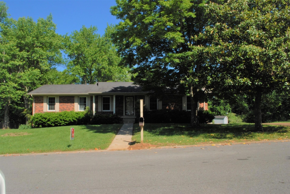 1002 Dow Dr, Shelbyville, TN 37160 - photo 1