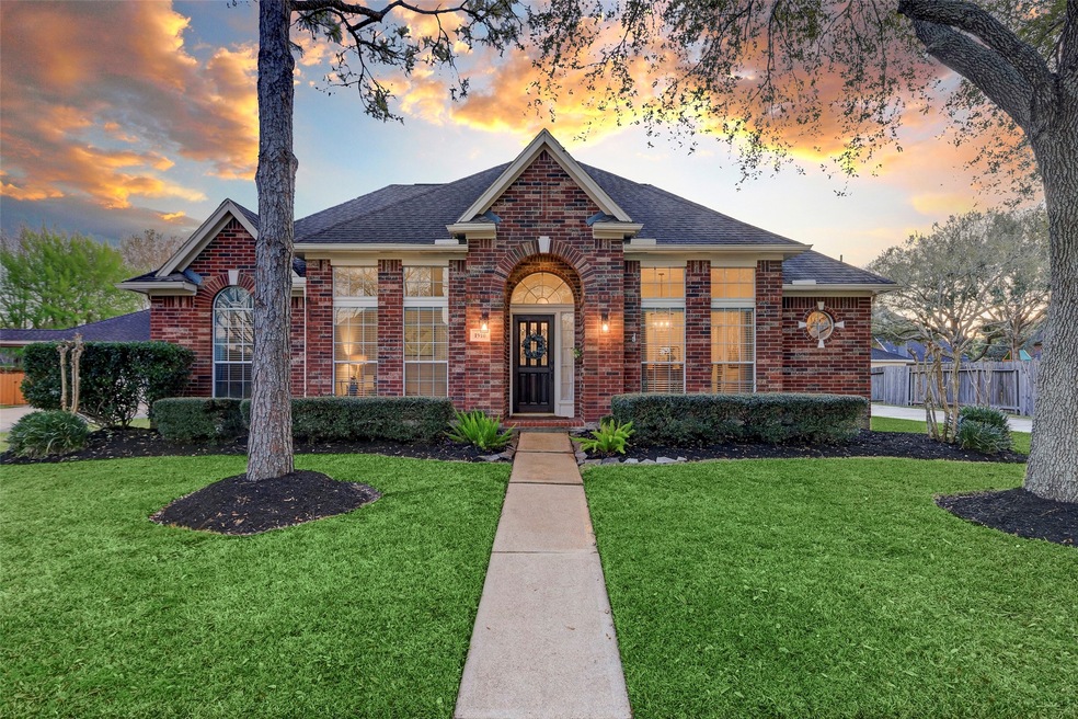 1910 Trail View, Friendswood, TX 77546 - photo 1