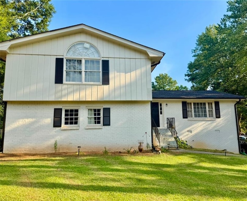 5347 Ocarol Ct, Stone Mountain, GA 30088 - photo 1