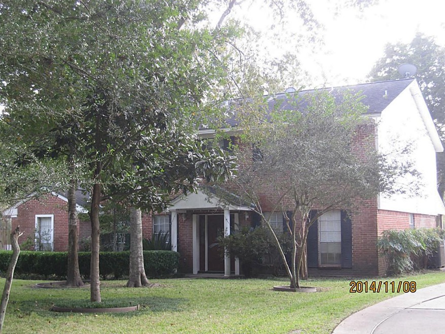 120 St Cloud, Friendswood, TX 77546 - photo 1