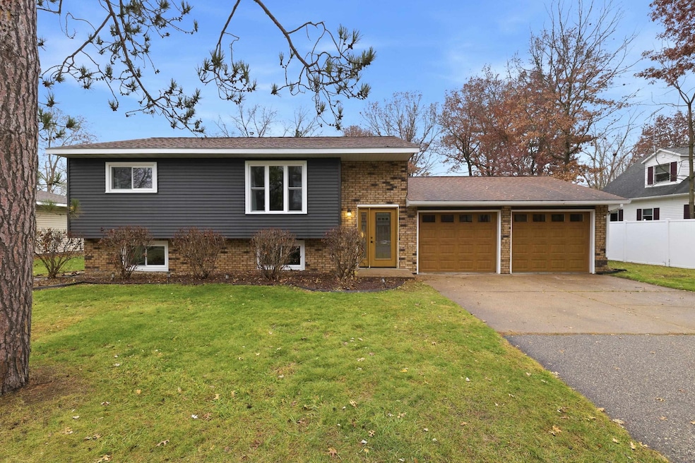 3008 Heffron St, Stevens Point, WI 54481 - photo 1