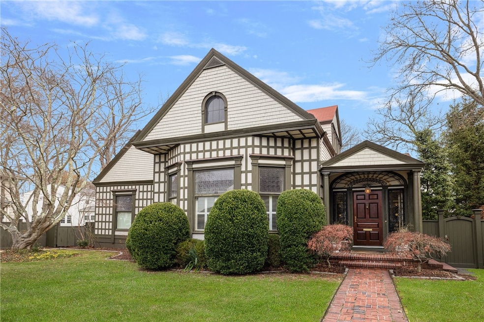 4 Hunter Ave, Newport, RI 02840 - photo 1