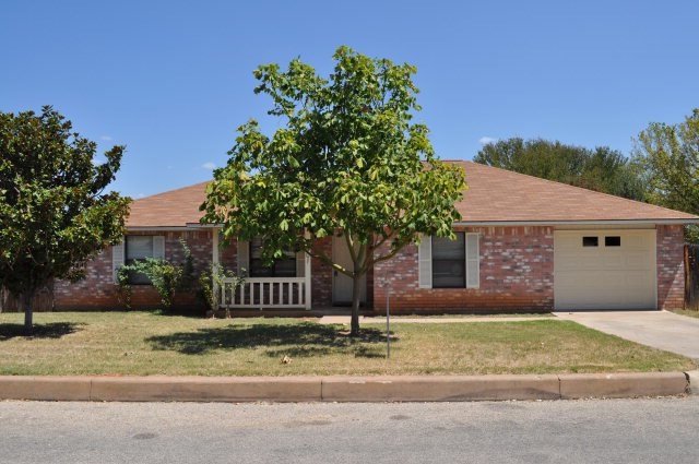 901 Henrietta St, Fredericksburg, TX 78624 - photo 1