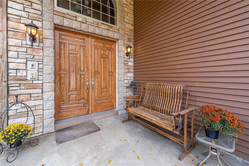 827 Galey Blvd, Beaver, PA 15009 - photo 1