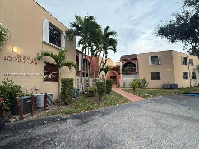 10257 NW 9th St Cir unit 112-10, Miami, FL 33172 - photo 1