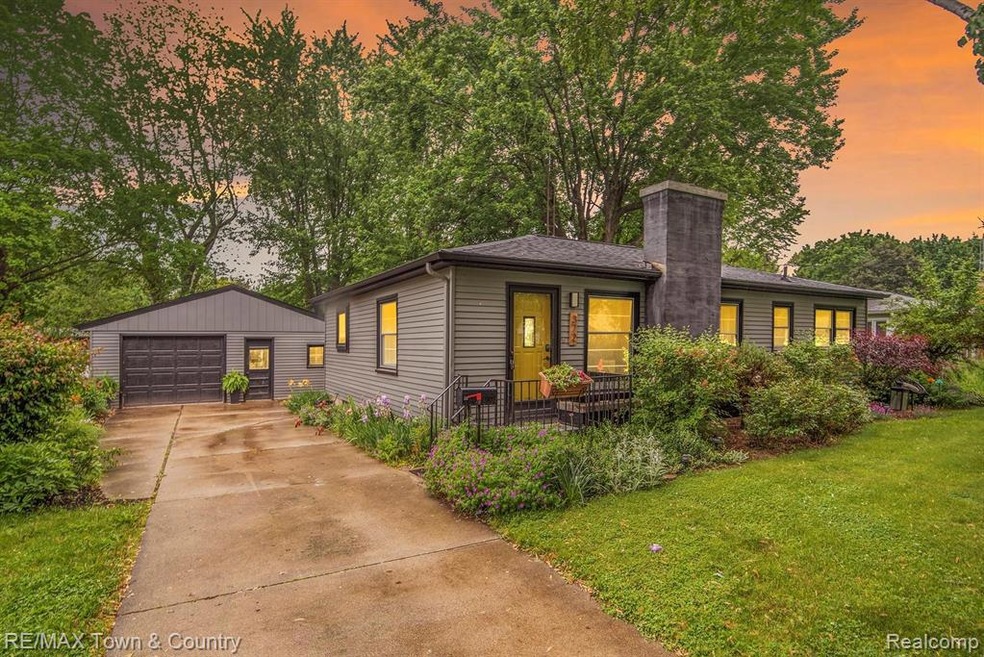 372 W River Rd, Flushing, MI 48433 - photo 1