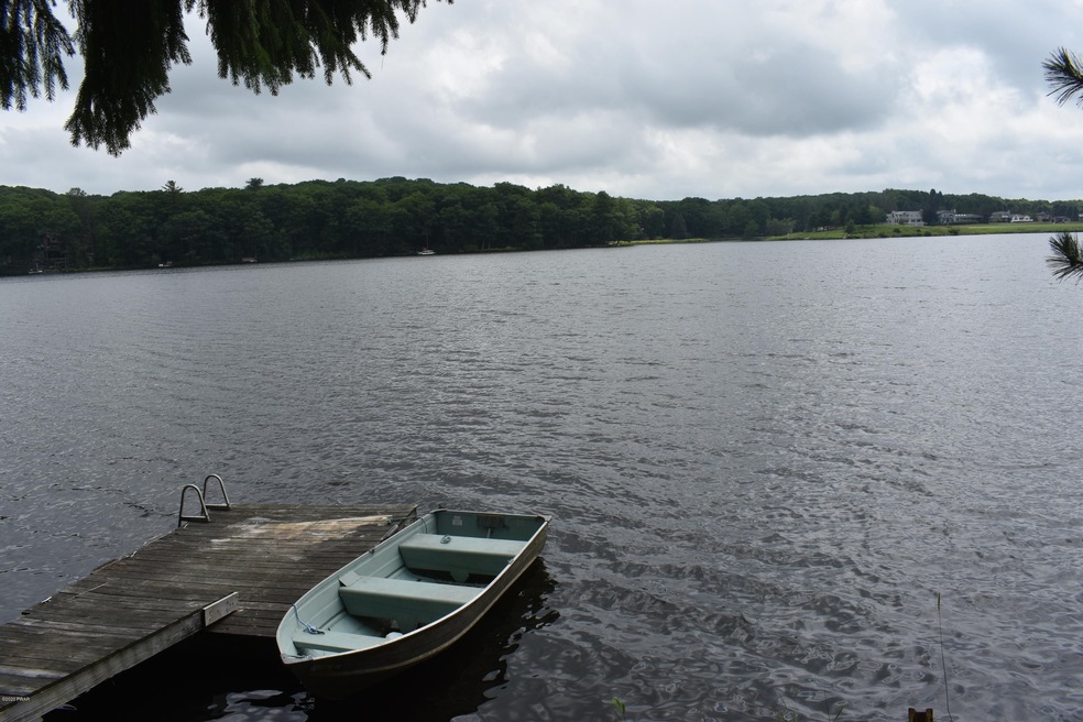 123 Waterview Dr, Hawley, PA 18428 - photo 1