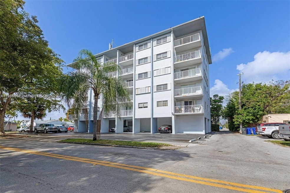 1701 Washington St unit 202, Hollywood, FL 33020 - photo 1