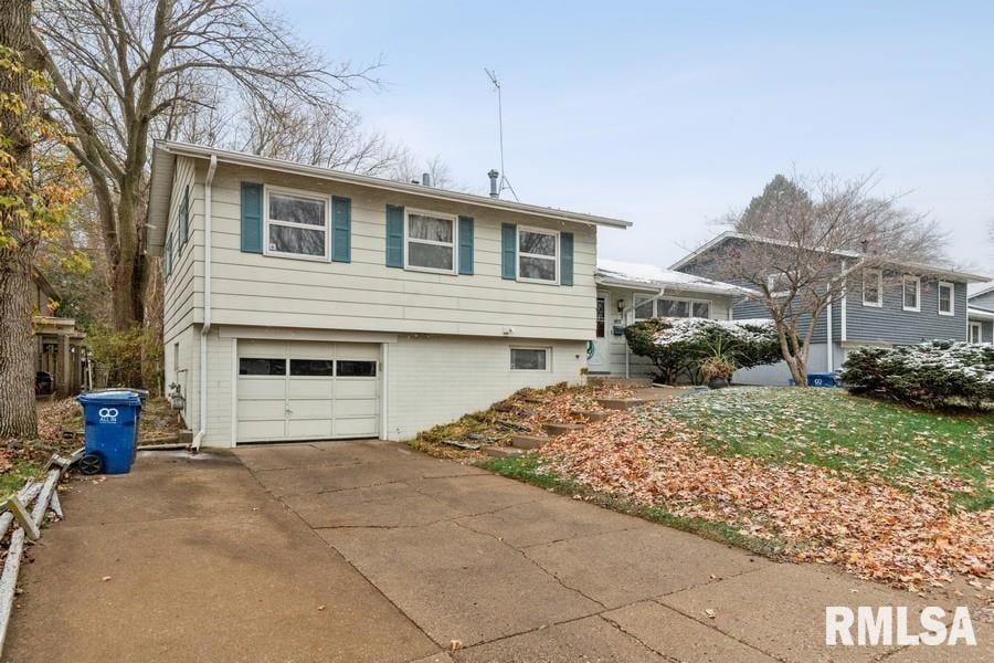 1807 Sutton Place, Bettendorf, IA 52722 - photo 1