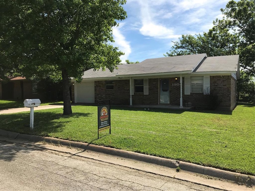 1904 Arkansas St, Gainesville, TX 76240 - photo 1