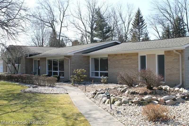 6848 Knollwood