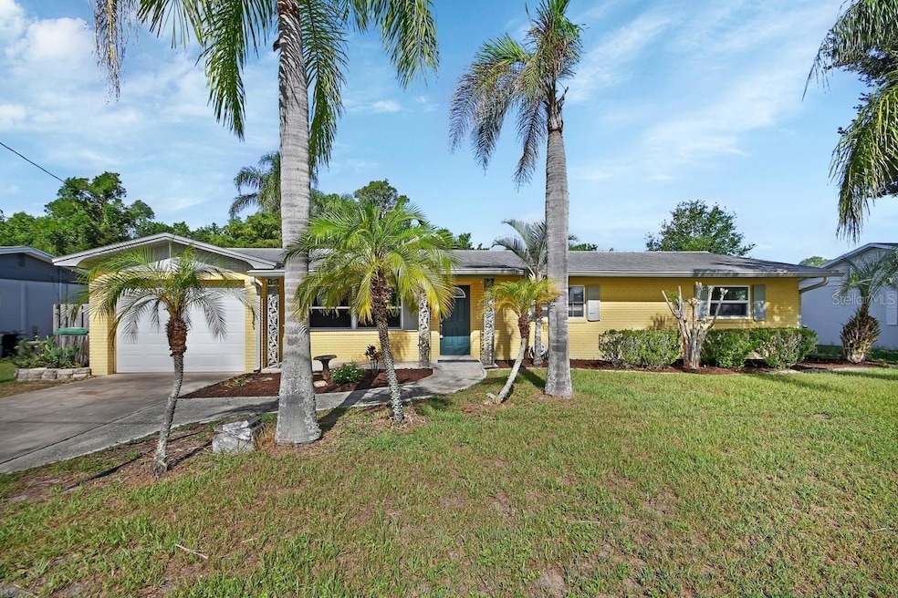 520 Camelia Ln, Deland, FL 32724 - photo 1