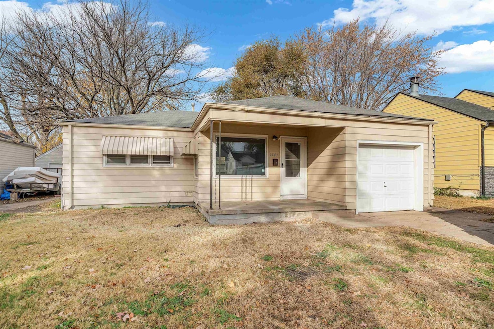 For Sale $121,900 • Co-Listing Agent