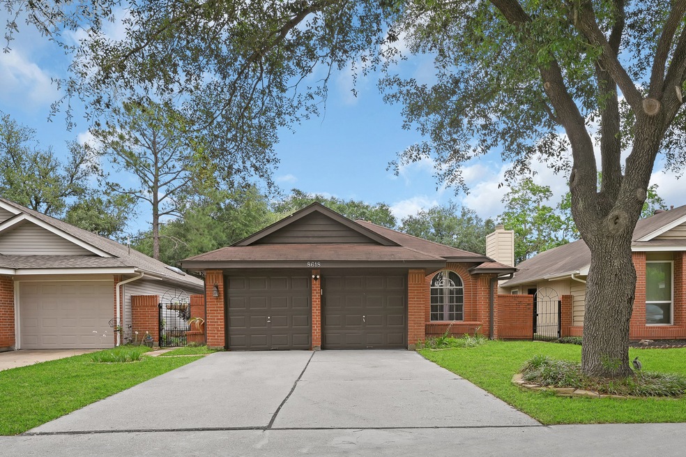 8618 Laurel Trails Dr, Houston, TX 77095 - photo 1