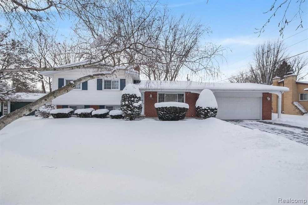 2113 Westminster Dr, Flint, MI 48507 - photo 1