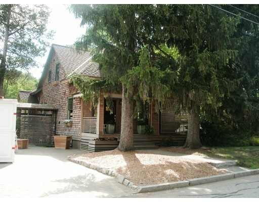 129 Beacon St, Lowell, MA 01850 - photo 1