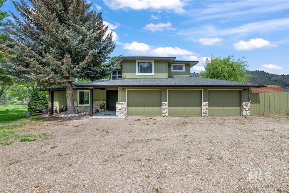 For Sale $899,333