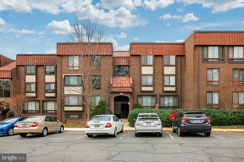 116 Roberts Ln unit 401, Alexandria, VA 22314 - photo 1