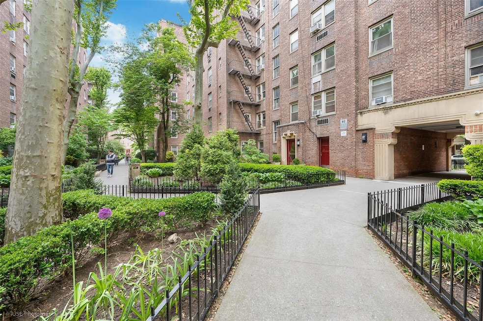 Celtic Park unit 5F, Woodside, NY 11377 - photo 1