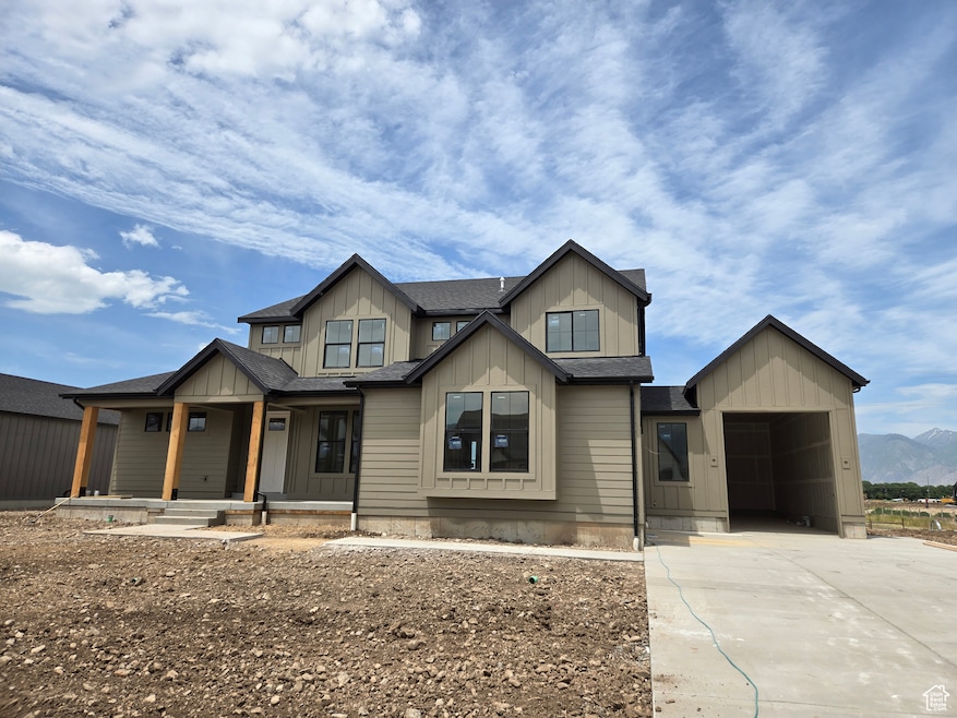 Pending $899,990 • Co-Listing Agent