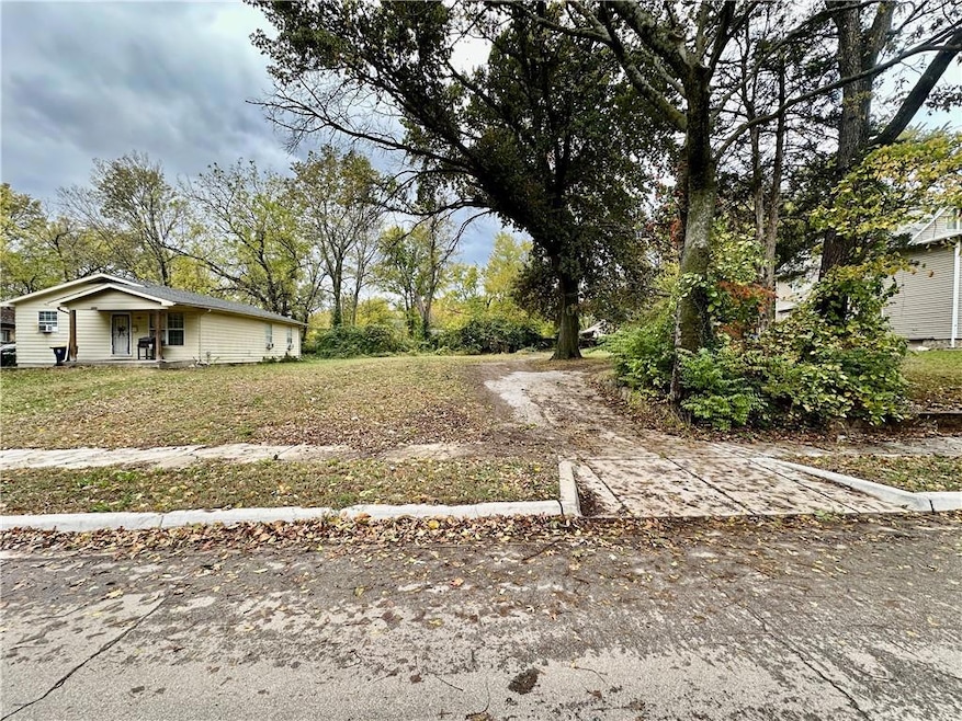Front view of lot and driveway