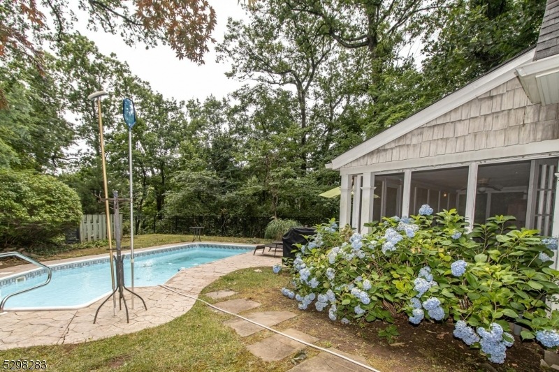 963 Belvidere Ave, Plainfield, NJ 07060 - photo 1