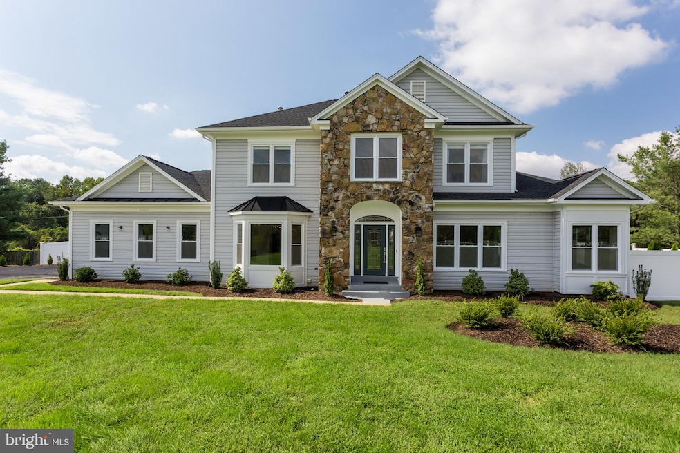 10807 Piney Pond Dr, Great Falls, VA 22066 - photo 1