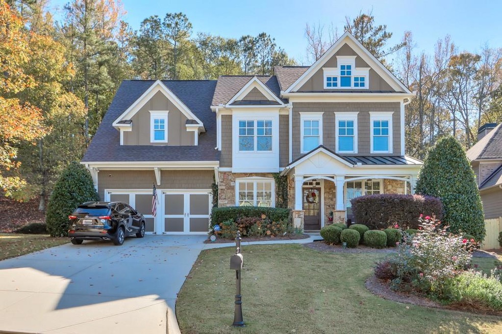 Craftsman inspired home featuring a front yard and