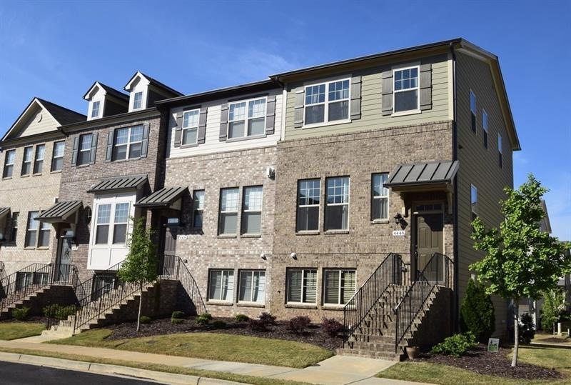 Gated Swim/Tennis Community!  End Unit, Like-New G