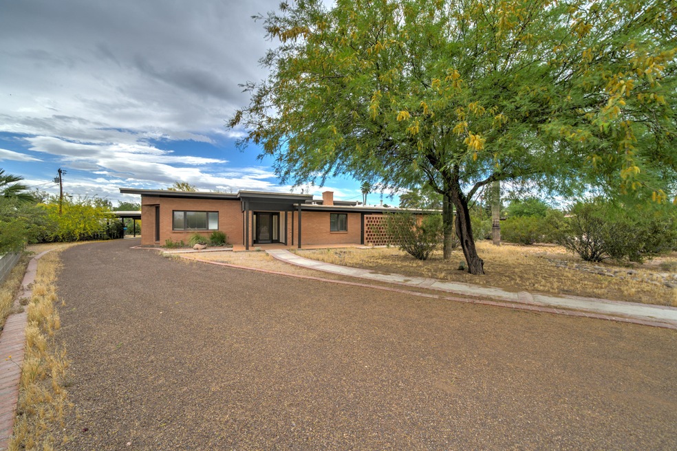 5510 N Buena Terra-1