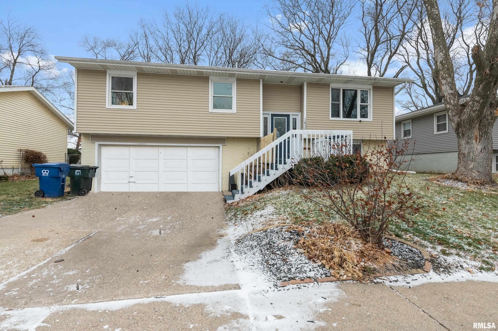 1830 W 55th St, Davenport, IA 52806 - photo 1