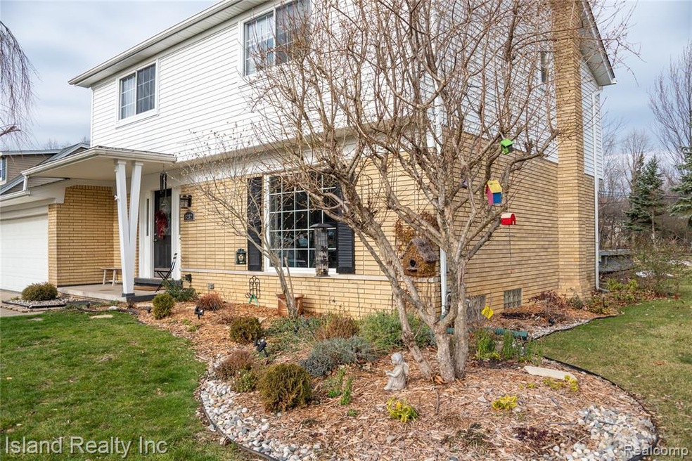 8282 Hampton Rd, Grosse Ile, MI 48138 - photo 1