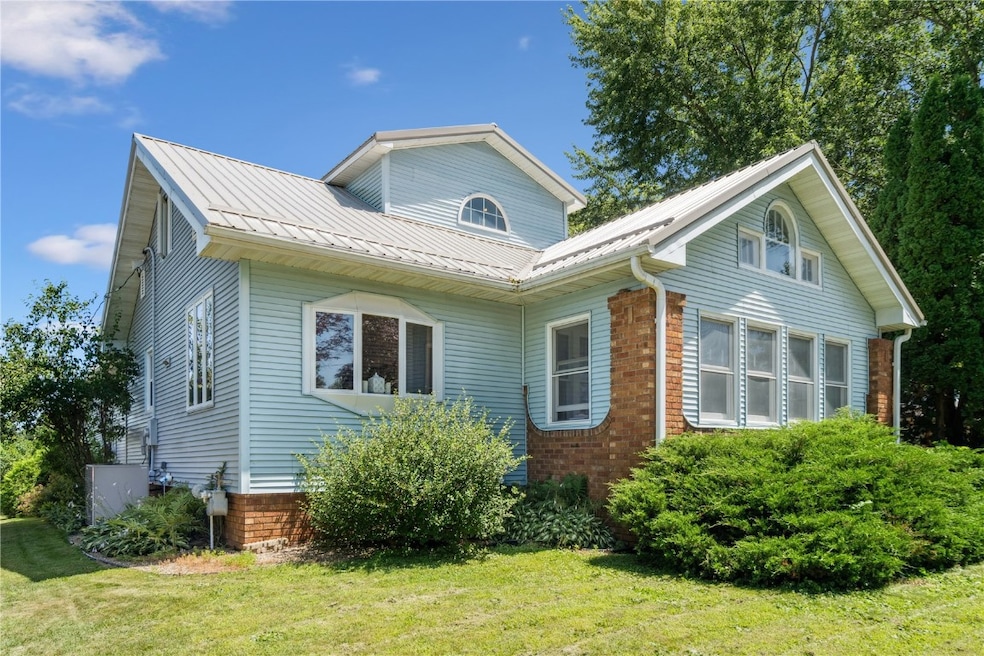 7th Ave SE Exterior View