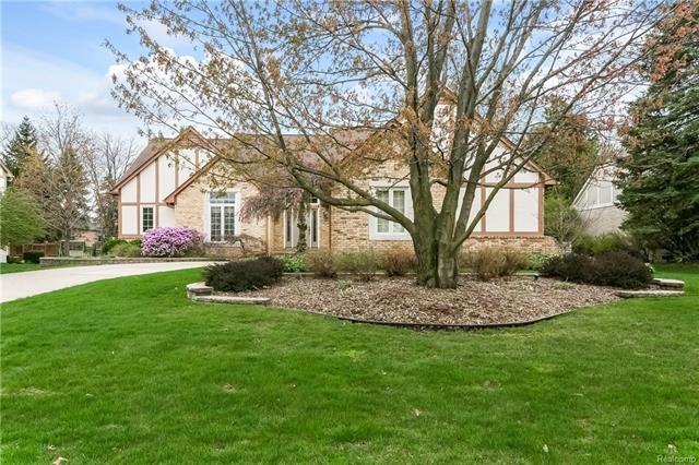 3583 Charlwood Dr, Rochester Hills, MI 48306 - photo 1