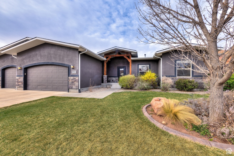 284 W Mcgill Ave, Moab, UT 84532 - photo 1